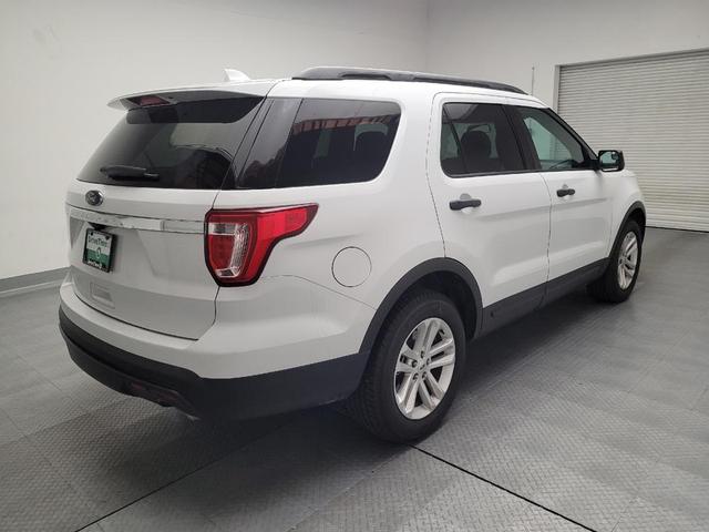 Photo of 2017 Oxford White Ford Explorer