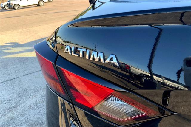 Photo of 2022 Black Nissan Altima
