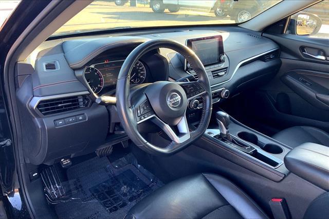 Photo of 2022 Black Nissan Altima