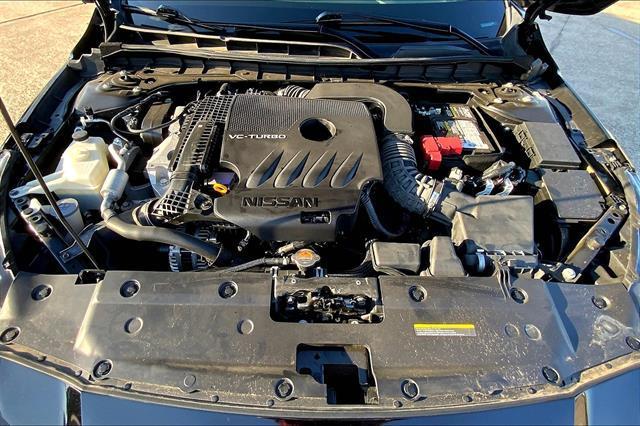 Photo of 2022 Black Nissan Altima