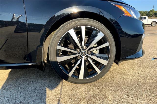 Photo of 2022 Black Nissan Altima