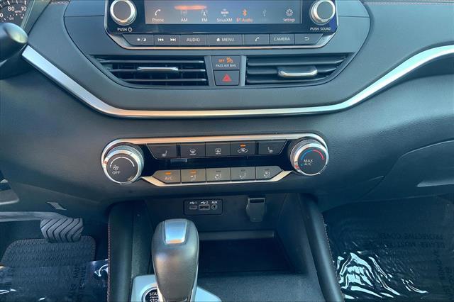Photo of 2022 Black Nissan Altima
