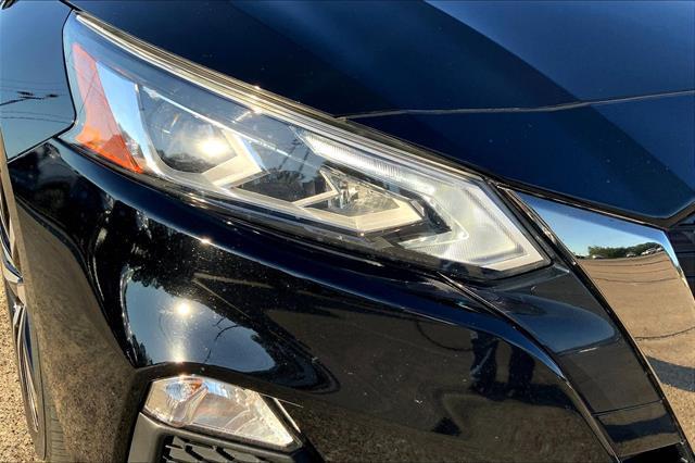 Photo of 2022 Black Nissan Altima