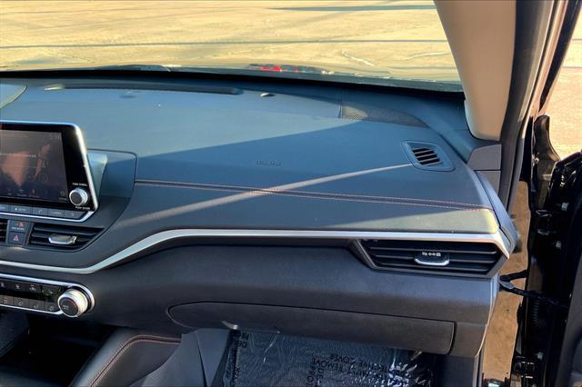 Photo of 2022 Black Nissan Altima