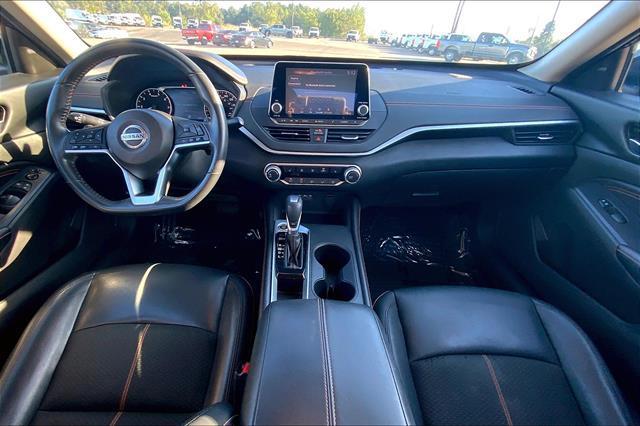 Photo of 2022 Black Nissan Altima