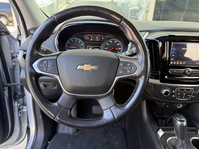Photo of 2020 Silver Ice Metallic Chevrolet Traverse