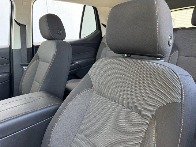 Photo of 2020 Silver Ice Metallic Chevrolet Traverse