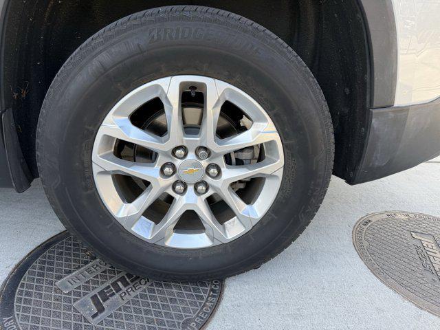 Photo of 2020 Silver Ice Metallic Chevrolet Traverse