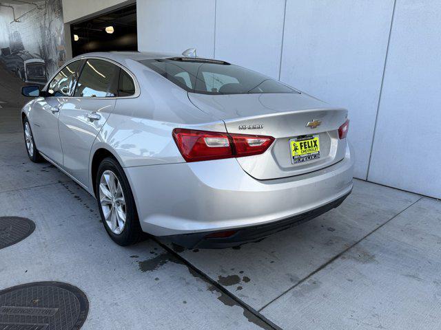 Photo of 2019 Silver Ice Metallic Chevrolet Malibu Hybrid
