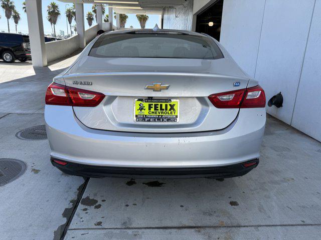 Photo of 2019 Silver Ice Metallic Chevrolet Malibu Hybrid