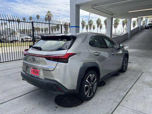 Photo of 2021 Atomic Silver Lexus UX 200