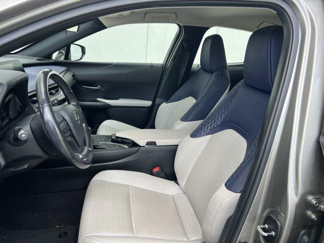 Photo of 2021 Atomic Silver Lexus UX 200