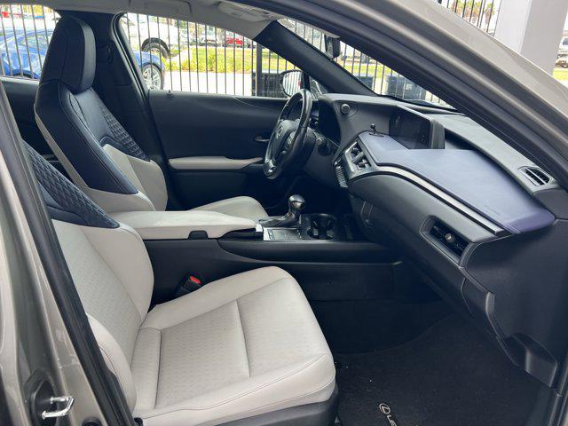 Photo of 2021 Atomic Silver Lexus UX 200