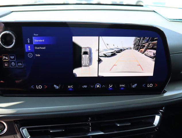 Photo of 2024 Summit White Chevrolet Traverse