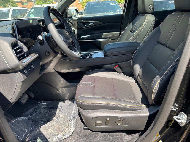 Photo of 2025 Mosaic Black Metallic Chevrolet Traverse