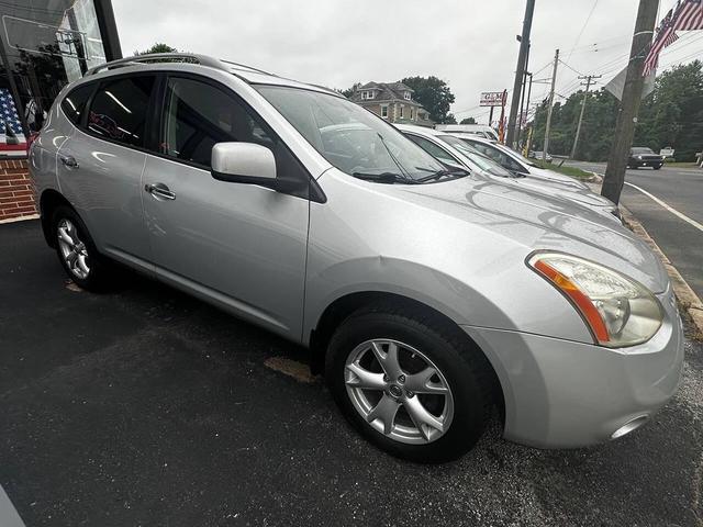 Photo of 2010 Silver Ice Nissan Rogue