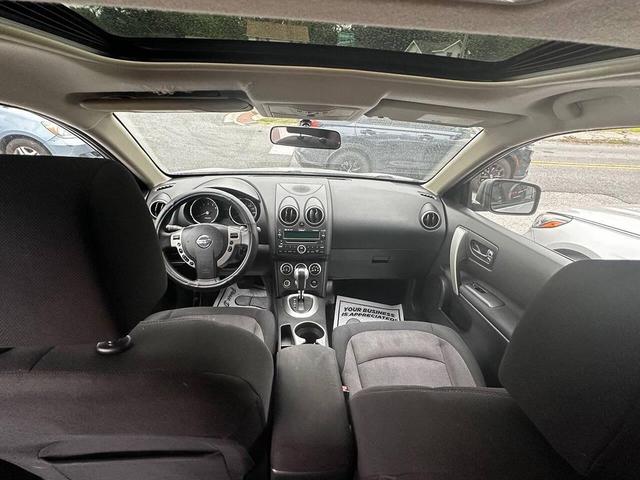 Photo of 2010 Silver Ice Nissan Rogue