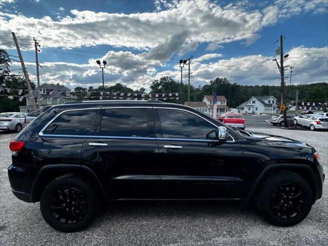 Photo of 2016 Brilliant Black Crystal Pearlcoat Jeep Grand Cherokee