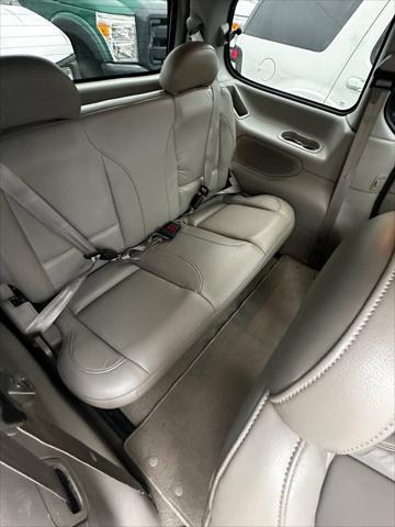 Photo of 2001 True Blue Clearcoat Metallic Mercury Villager