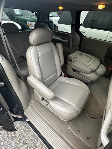 Photo of 2001 True Blue Clearcoat Metallic Mercury Villager