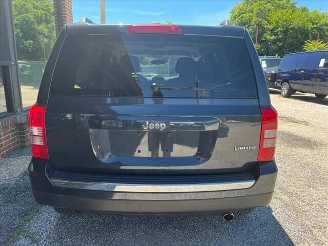 Photo of 2015 True Blue Pearlcoat Jeep Patriot