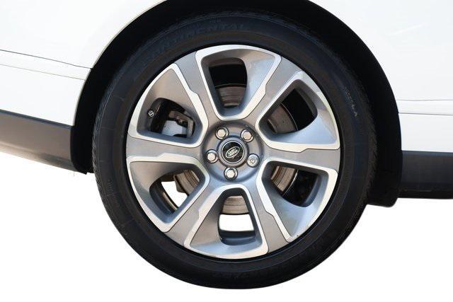 Photo of 2019 White Land Rover Range Rover