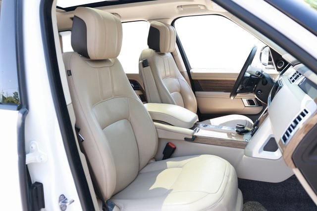 Photo of 2019 White Land Rover Range Rover