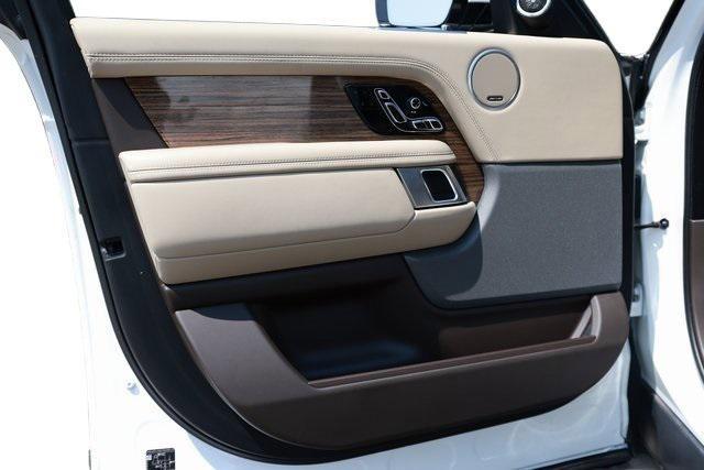 Photo of 2019 White Land Rover Range Rover