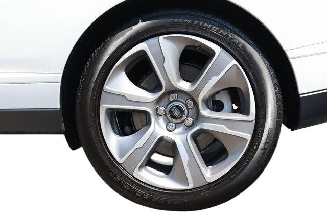 Photo of 2019 White Land Rover Range Rover