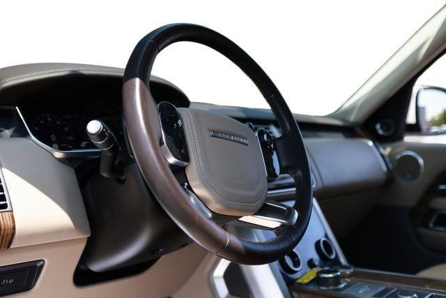 Photo of 2019 White Land Rover Range Rover