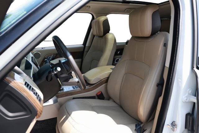 Photo of 2019 White Land Rover Range Rover