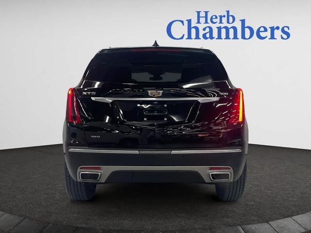 Photo of 2021 Stellar Black Metallic Cadillac XT5