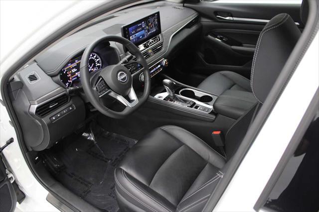 Photo of 2023 Pearl White Tricoat Nissan Altima
