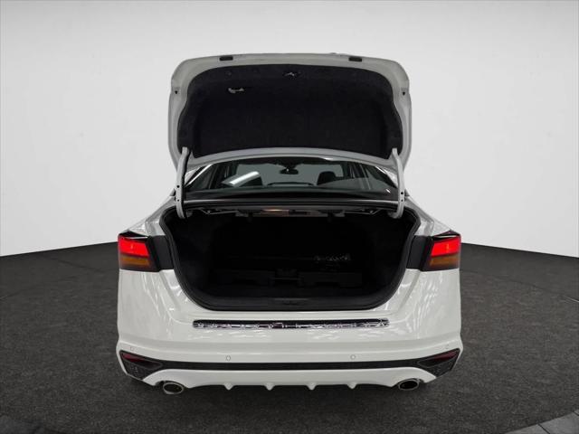 Photo of 2023 Pearl White Tricoat Nissan Altima