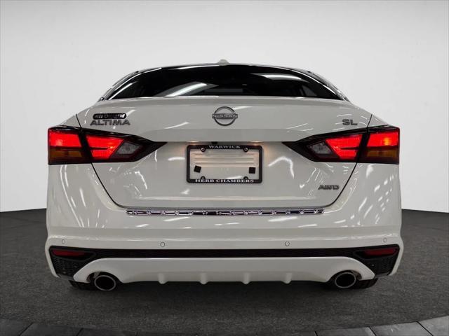 Photo of 2023 Pearl White Tricoat Nissan Altima
