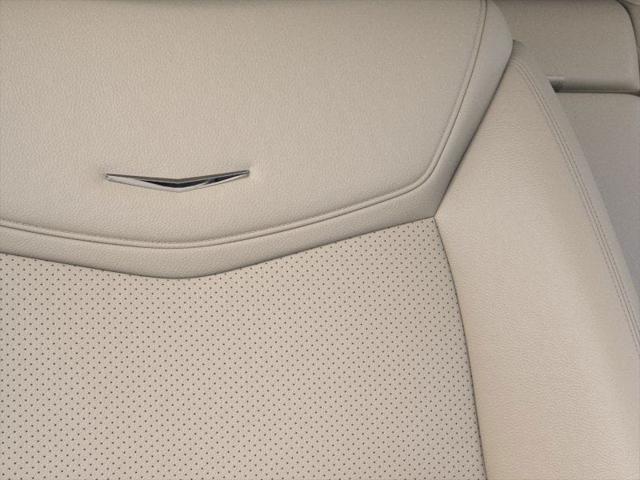 Photo of 2025 Crystal White Tricoat Cadillac XT5