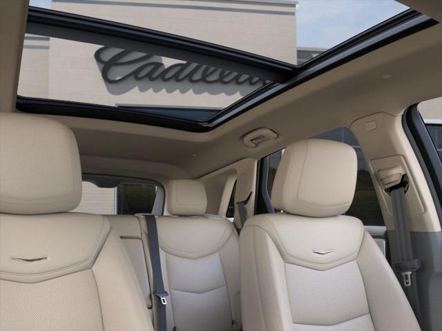 Photo of 2025 Crystal White Tricoat Cadillac XT5