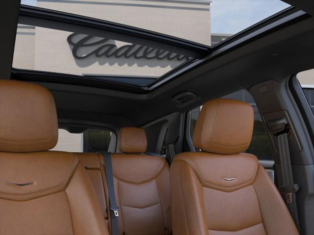 Photo of 2025 Crystal White Tricoat Cadillac XT5