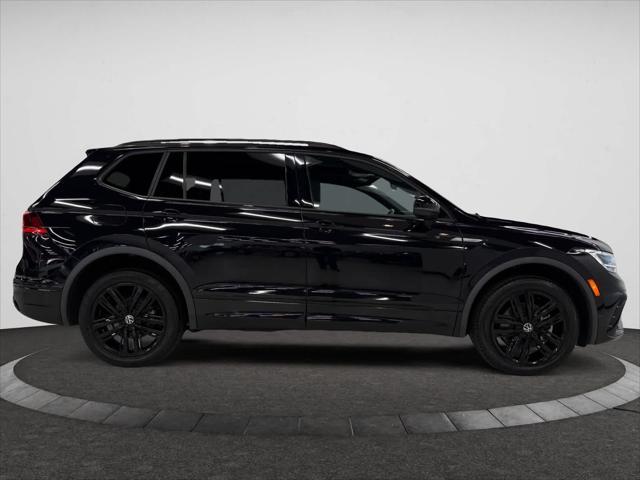 Photo of 2022 Deep Black Pearl Volkswagen Tiguan