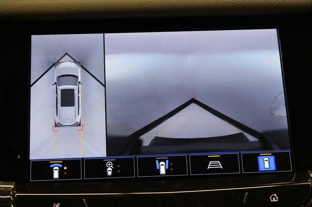 Photo of 2024 Argent Silver Metallic Cadillac XT6