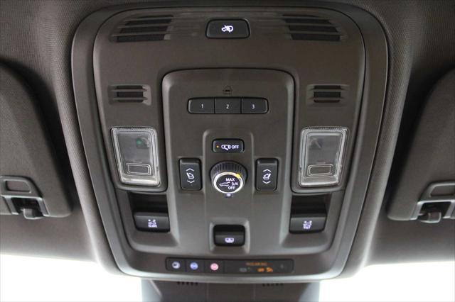 Photo of 2021 Crystal White Tricoat Cadillac Escalade
