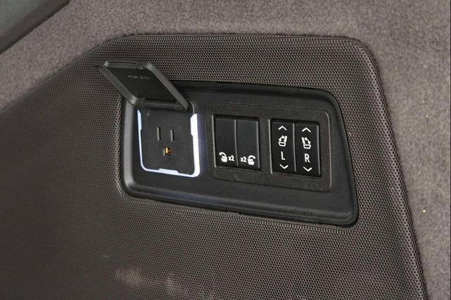 Photo of 2021 Crystal White Tricoat Cadillac Escalade