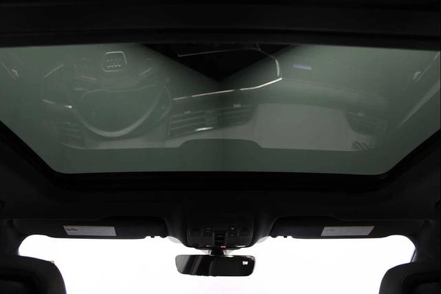 Photo of 2024 White Audi Q3