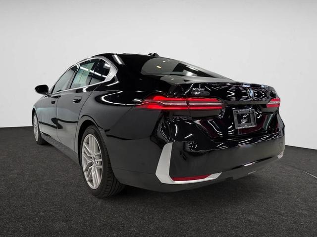 Photo of 2025 Black Sapphire BMW 540