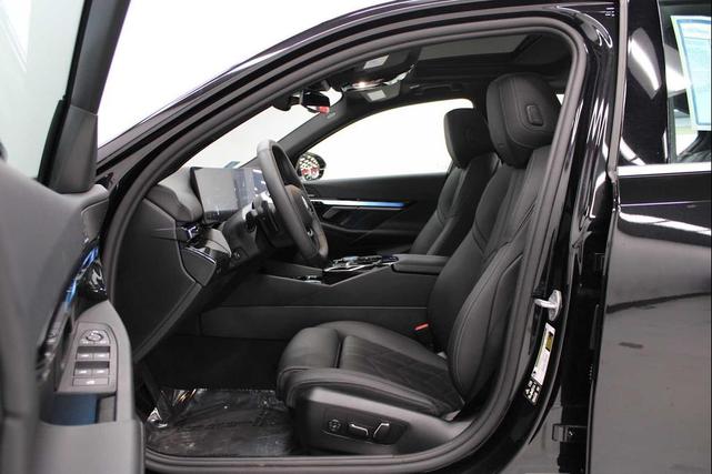 Photo of 2025 Black Sapphire BMW 540