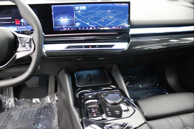 Photo of 2025 Black Sapphire BMW 540