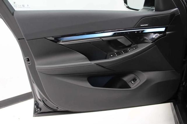 Photo of 2025 Black Sapphire BMW 540