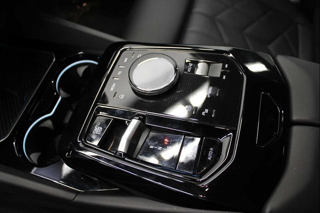 Photo of 2025 Black Sapphire BMW 540
