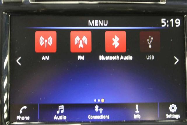 Photo of 2024 Pearl White Tricoat Nissan Murano