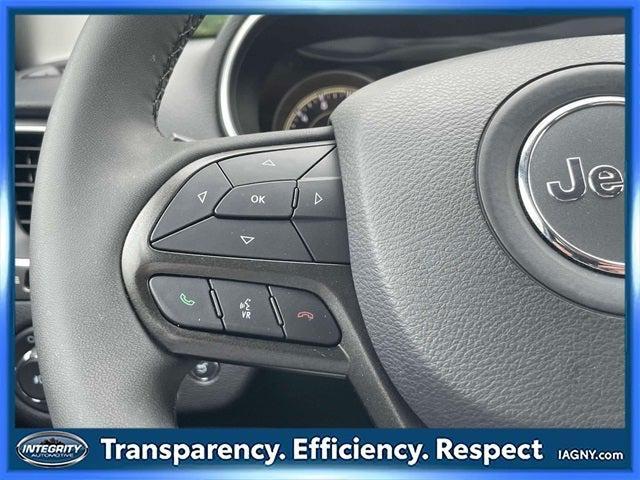 Photo of 2022 Diamond Black Crystal Pearlcoat Jeep Cherokee